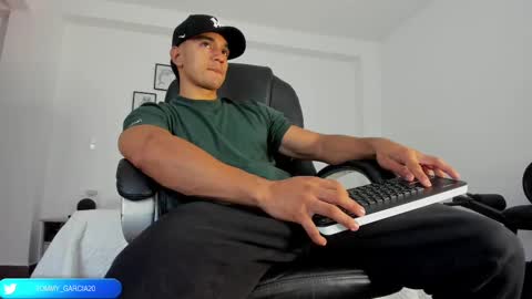 Snapshot of tommygarcia_ chatting on 02/20/25, 04:25 Instagram t garcia69 online show from 02/20/25, 04:25