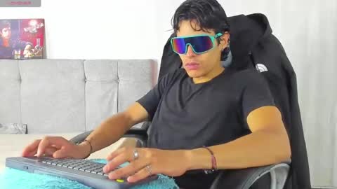 Snapshot of tommyhot7 chatting on 06/15/26, 11:07 tommyhot7 online show from 06/15/26, 11:07