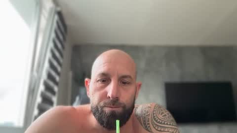 Snapshot of tommyx01 chatting on 07/05/26, 04:25 Thomas Fit online show from 07/05/26, 04:25
