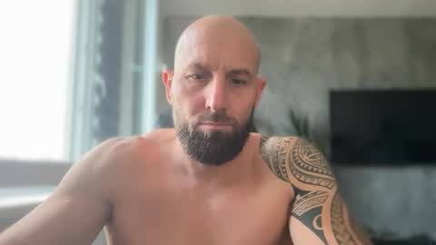 Snapshot of tommyx01 chatting on 07/15/26, 06:18 Thomas Fit online show from 07/15/26, 06:18