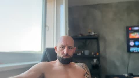 Snapshot of tommyx01 chatting on 08/04/26, 05:10 Thomas Fit online show from 08/04/26, 05:10