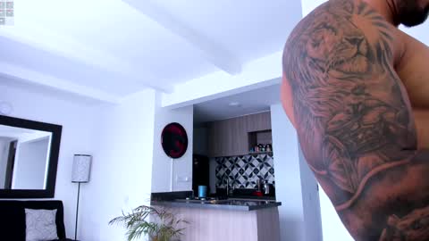 Snapshot of tony_muscle1 chatting on 12/12/24, 08:32 tony muscle1 online show from 12/12/24, 08:32