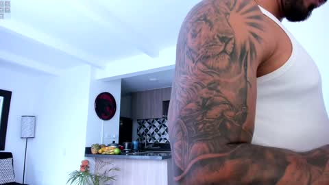 Snapshot of tony_muscle1 chatting on 12/24/24, 08:27 tony muscle1 online show from 12/24/24, 08:27