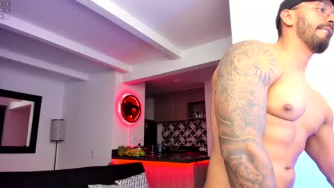 Snapshot of tony_muscle1 chatting on 12/25/24, 02:35 tony muscle1 online show from 12/25/24, 02:35