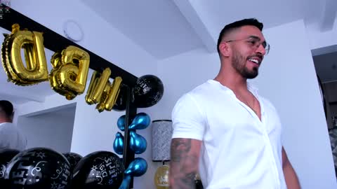 Snapshot of tony_muscle1 chatting on 12/27/24, 11:10 tony muscle1 online show from 12/27/24, 11:10