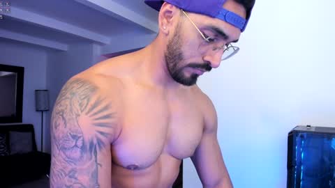 Snapshot of tony_muscle1 chatting on 01/06/25, 03:20 tony muscle1 online show from 01/06/25, 03:20