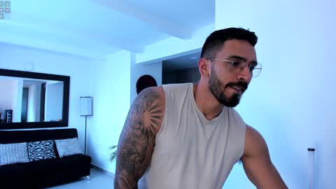 Snapshot of tony_muscle1 chatting on 01/06/25, 09:22 tony muscle1 online show from 01/06/25, 09:22