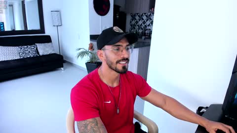 Snapshot of tony_muscle1 chatting on 01/07/25, 10:08 tony muscle1 online show from 01/07/25, 10:08