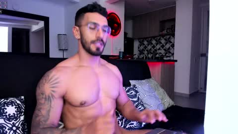 Snapshot of tony_muscle1 chatting on 01/08/25, 01:11 tony muscle1 online show from 01/08/25, 01:11