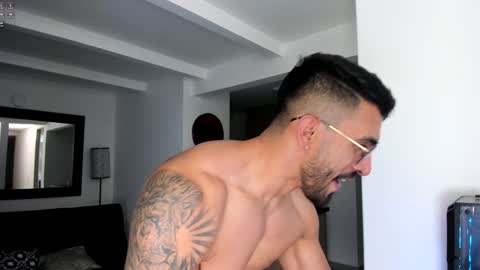 Snapshot of tony_muscle1 chatting on 01/12/25, 11:26 tony muscle1 online show from 01/12/25, 11:26