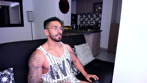 Snapshot of tony_muscle1 chatting on 01/18/25, 04:37 tony muscle1 online show from 01/18/25, 04:37