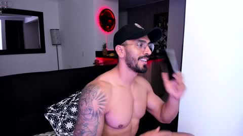 Snapshot of tony_muscle1 chatting on 01/21/25, 11:55 tony muscle1 online show from 01/21/25, 11:55