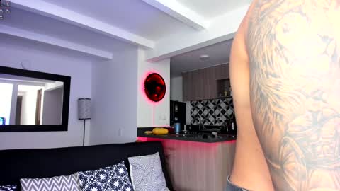 Snapshot of tony_muscle1 chatting on 01/25/25, 12:48 tony muscle1 online show from 01/25/25, 12:48