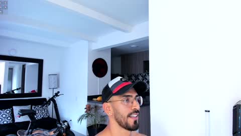 Snapshot of tony_muscle1 chatting on 01/27/25, 09:55 tony muscle1 online show from 01/27/25, 09:55