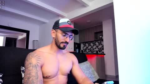 Snapshot of tony_muscle1 chatting on 02/03/25, 12:58 tony muscle1 online show from 02/03/25, 12:58