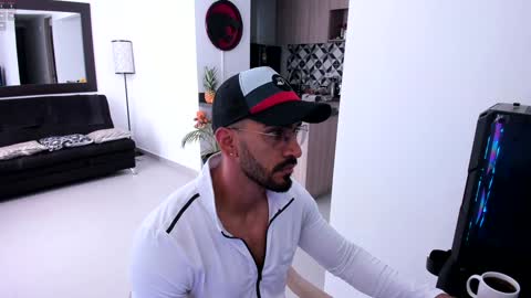 Snapshot of tony_muscle1 chatting on 02/07/25, 12:17 tony muscle1 online show from 02/07/25, 12:17