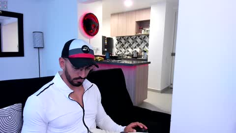 Snapshot of tony_muscle1 chatting on 02/08/25, 11:44 tony muscle1 online show from 02/08/25, 11:44