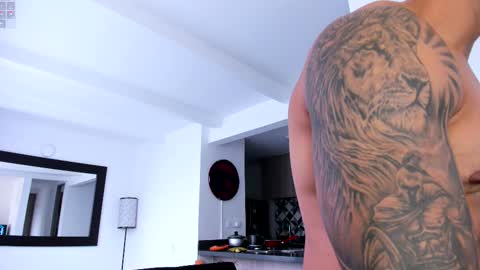 Snapshot of tony_muscle1 chatting on 02/09/25, 10:00 tony muscle1 online show from 02/09/25, 10:00