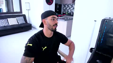 Snapshot of tony_muscle1 chatting on 02/10/25, 08:31 tony muscle1 online show from 02/10/25, 08:31