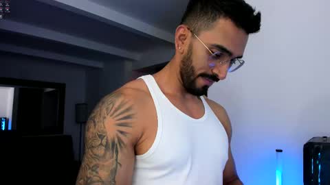 Snapshot of tony_muscle1 chatting on 02/13/25, 03:39 tony muscle1 online show from 02/13/25, 03:39