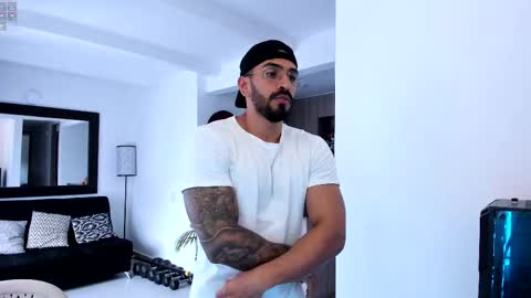 Snapshot of tony_muscle1 chatting on 02/15/25, 09:37 tony muscle1 online show from 02/15/25, 09:37