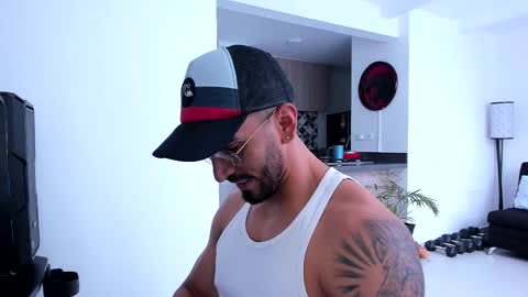 Snapshot of tony_muscle1 chatting on 02/23/25, 06:34 tony muscle1 online show from 02/23/25, 06:34