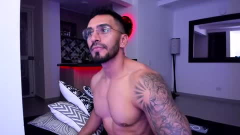 Snapshot of tony_muscle1 chatting on 02/25/25, 01:41 tony muscle1 online show from 02/25/25, 01:41