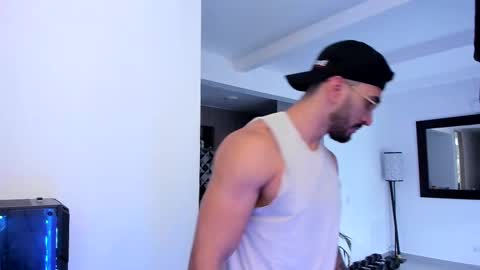 Snapshot of tony_muscle1 chatting on 02/27/25, 10:20 tony muscle1 online show from 02/27/25, 10:20