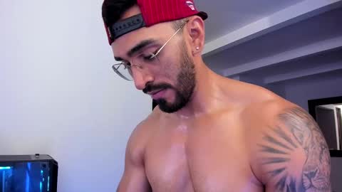 Snapshot of tony_muscle1 chatting on 03/02/25, 01:15 tony muscle1 online show from 03/02/25, 01:15