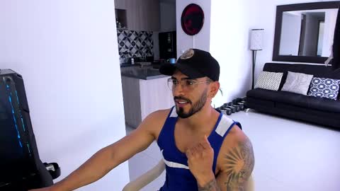 Snapshot of tony_muscle1 chatting on 03/02/25, 05:14 tony muscle1 online show from 03/02/25, 05:14