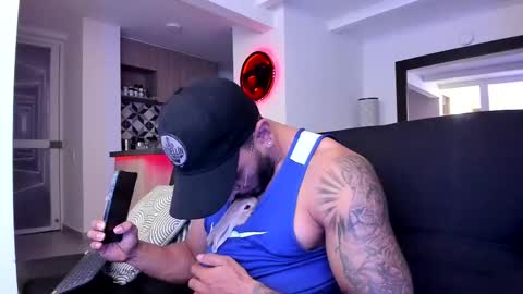 Snapshot of tony_muscle1 chatting on 03/02/25, 11:20 tony muscle1 online show from 03/02/25, 11:20