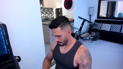 Snapshot of tony_muscle1 chatting on 03/05/25, 10:54 tony muscle1 online show from 03/05/25, 10:54