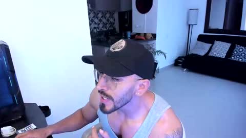 Snapshot of tony_muscle1 chatting on 03/07/25, 11:05 tony muscle1 online show from 03/07/25, 11:05