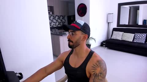 Snapshot of tony_muscle1 chatting on 03/09/25, 05:17 tony muscle1 online show from 03/09/25, 05:17