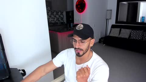 Snapshot of tony_muscle1 chatting on 03/11/25, 12:00 tony muscle1 online show from 03/11/25, 12:00