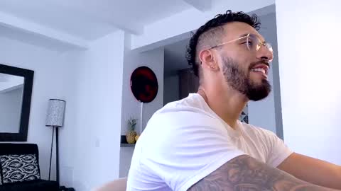 Snapshot of tony_muscle1 chatting on 09/19/25, 08:09 tony muscle1 online show from 09/19/25, 08:09