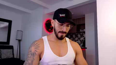 Snapshot of tony_muscle1 chatting on 09/21/25, 09:05 tony muscle1 online show from 09/21/25, 09:05