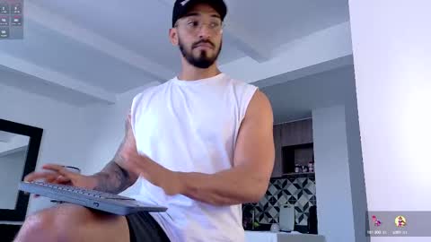 Snapshot of tony_muscle1 chatting on 09/22/25, 09:17 tony muscle1 online show from 09/22/25, 09:17