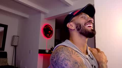 Snapshot of tony_muscle1 chatting on 10/05/25, 11:02 tony muscle1 online show from 10/05/25, 11:02