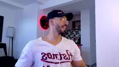 Snapshot of tony_muscle1 chatting on 10/20/25, 09:37 tony muscle1 online show from 10/20/25, 09:37