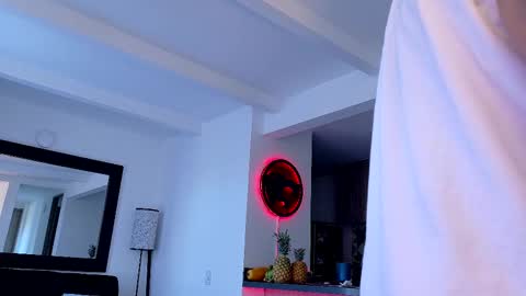 Snapshot of tony_muscle1 chatting on 10/25/25, 09:53 tony muscle1 online show from 10/25/25, 09:53