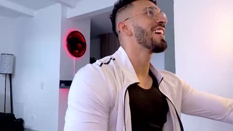 Snapshot of tony_muscle1 chatting on 10/29/25, 07:59 tony muscle1 online show from 10/29/25, 07:59