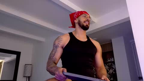 Snapshot of tony_muscle1 chatting on 11/18/25, 09:19 tony muscle1 online show from 11/18/25, 09:19