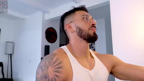 Snapshot of tony_muscle1 chatting on 11/22/25, 08:52 tony muscle1 online show from 11/22/25, 08:52