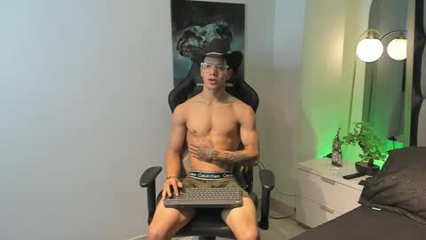 tony_petrov online show from 09/25/25, 06:39