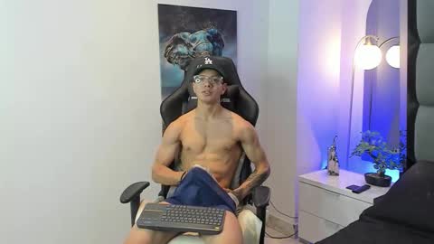 tony_petrov online show from 10/01/25, 11:38