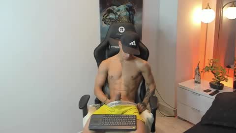 tony_petrov online show from 10/07/25, 10:56