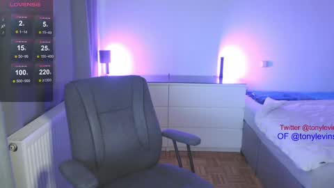 Snapshot of tonyleup chatting on 01/18/25, 01:29 Tony online show from 01/18/25, 01:29