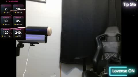 Snapshot of tonytonytony3001 chatting on 11/06/25, 01:28 tonytonytony3001 online show from 11/06/25, 01:28