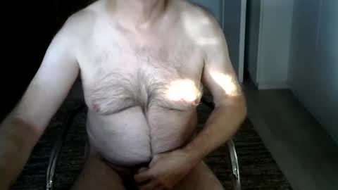 Snapshot of tooohard chatting on 12/18/25, 08:42 Alex online show from 12/18/25, 08:42